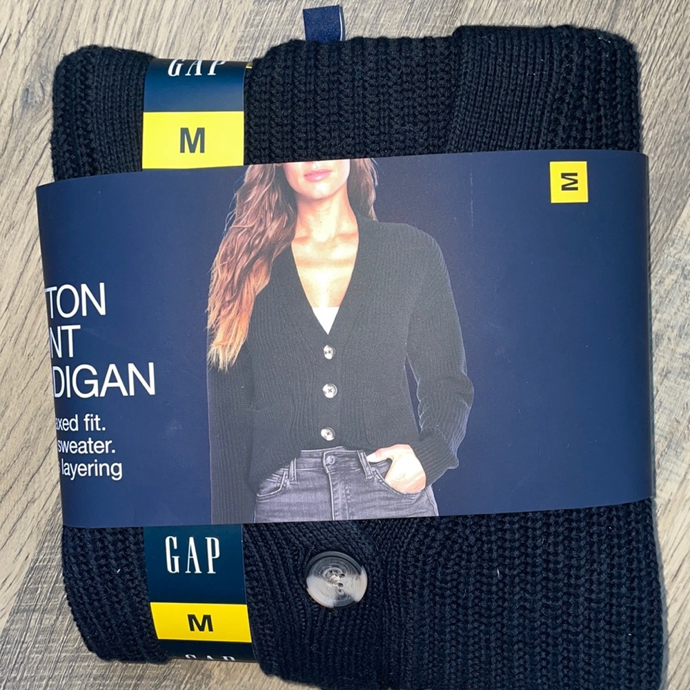 medium black gap cardigan